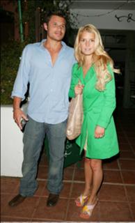 Jessica Simpson feet photo thumbnail
