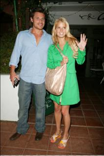 Jessica Simpson feet photo thumbnail