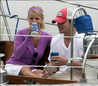 Jessica Simpson feet photo thumbnail