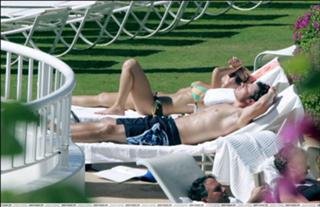 Jessica Simpson feet photo thumbnail
