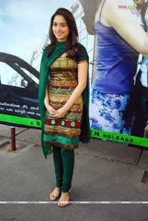Tamannaah Bhatia feet photo thumbnail