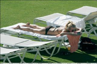 Jessica Simpson feet photo thumbnail