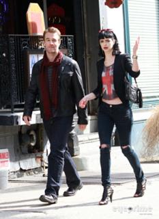 Krysten Ritter feet photo thumbnail