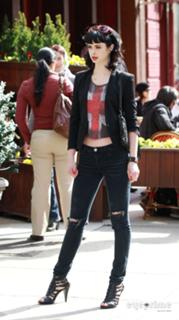 Krysten Ritter feet photo thumbnail