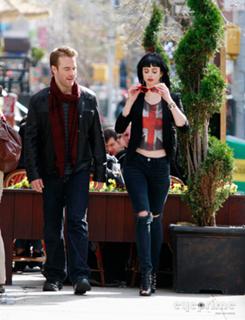 Krysten Ritter feet photo thumbnail
