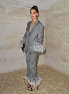 Katie Holmes feet photo thumbnail