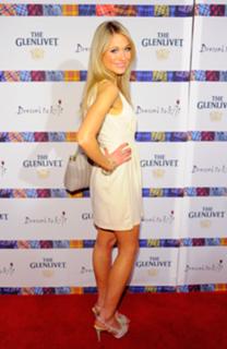 Katrina Bowden feet photo thumbnail