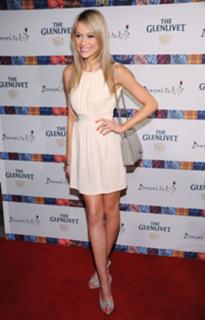 Katrina Bowden feet photo thumbnail
