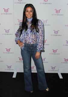 Emmanuelle Chriqui feet photo thumbnail