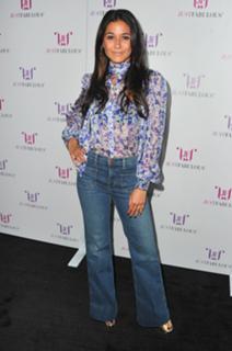 Emmanuelle Chriqui feet photo thumbnail