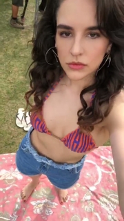 Kéfera Buchmann feet photo thumbnail