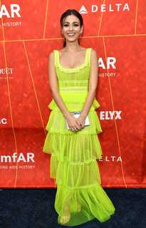 Victoria Justice feet photo thumbnail