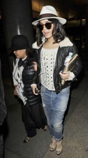 Vanessa Hudgens feet photo thumbnail