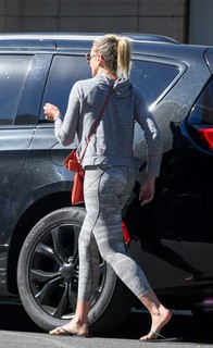 Cameron Diaz feet photo thumbnail