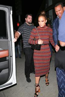 Jennifer Lopez feet photo thumbnail