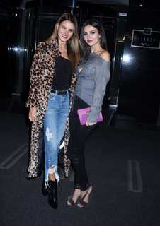 Victoria Justice feet photo thumbnail