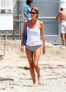 Nicky Rothschild feet photo thumbnail