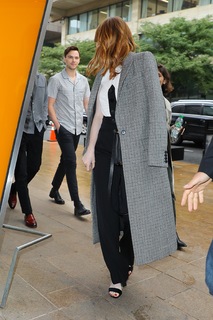 Emma Stone feet photo thumbnail