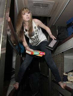 Jennette McCurdy feet photo thumbnail