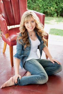 Jennette McCurdy feet photo thumbnail