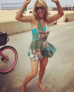Denise Austin feet photo thumbnail