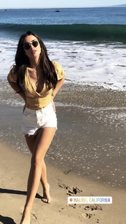 Amy Jackson feet photo thumbnail