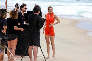 Gigi Hadid feet photo thumbnail