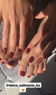 Ludovica Pagani feet photo thumbnail