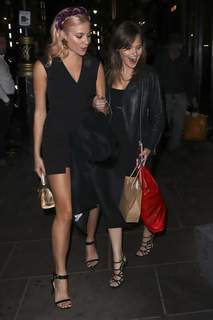 Pixie Lott feet photo thumbnail