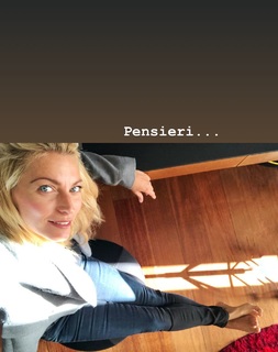 Federica Fontana feet photo thumbnail