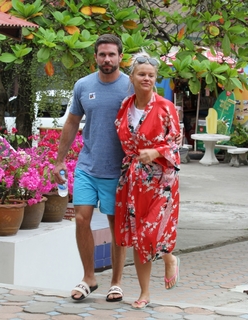 Kerry Katona feet photo thumbnail