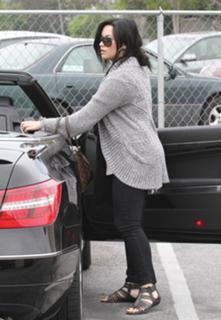 Demi Lovato feet photo thumbnail