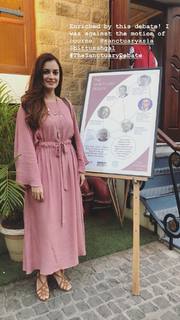 Dia Mirza feet photo thumbnail