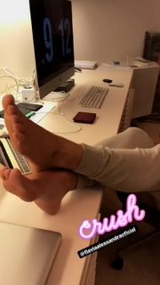 Flávia Alessandra feet photo thumbnail