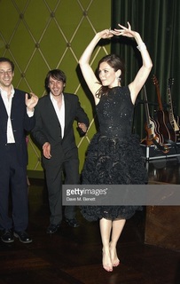 Anna Friel feet photo thumbnail