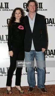 Anna Friel feet photo thumbnail