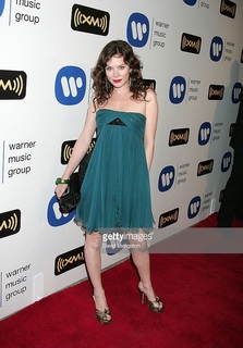 Anna Friel feet photo thumbnail