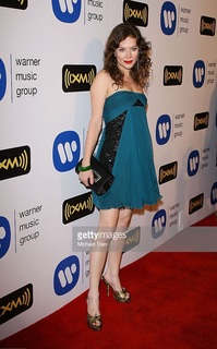 Anna Friel feet photo thumbnail