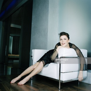 Anna Friel feet photo thumbnail