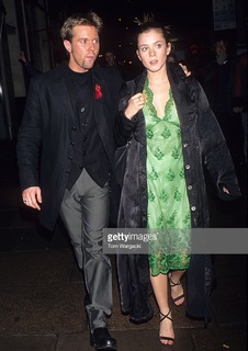 Anna Friel feet photo thumbnail
