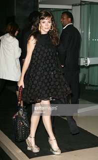 Anna Friel feet photo thumbnail