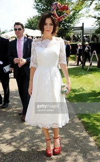 Anna Friel feet photo thumbnail