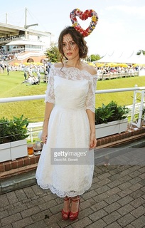 Anna Friel feet photo thumbnail