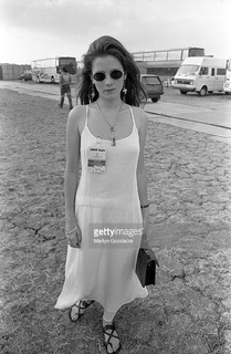 Anna Friel feet photo thumbnail