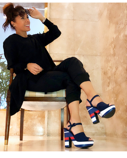 Adriane Galisteu feet photo thumbnail