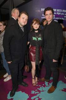 Maisie Williams feet photo thumbnail