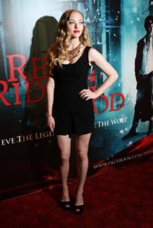 Amanda Seyfried feet photo thumbnail