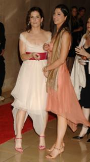 Sandra Bullock feet photo thumbnail