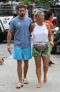 Kerry Katona feet photo thumbnail