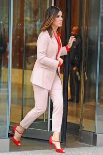 Sandra Bullock feet photo thumbnail